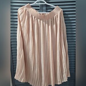 NWOT WHO WHAT WEAR Pink Pleated Skirt (Size M)
